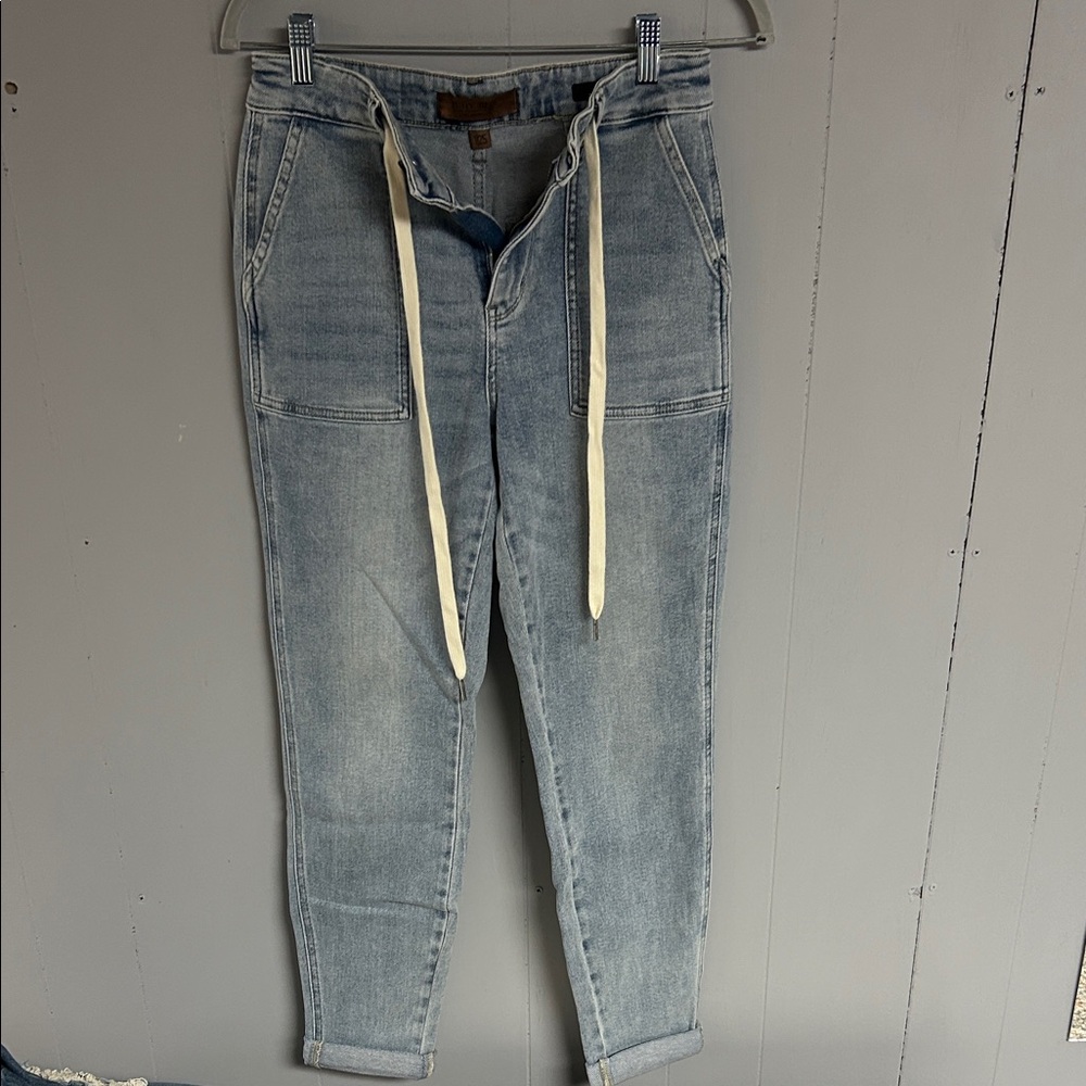 Judy Blue Light Wash Ankle Jeans